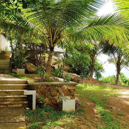 אונה ואטונה Rumassala Villas מראה חיצוני תמונה