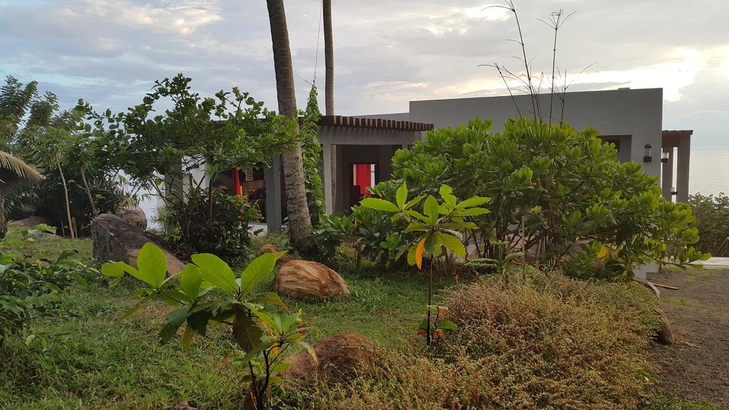 אונה ואטונה Rumassala Villas מראה חיצוני תמונה