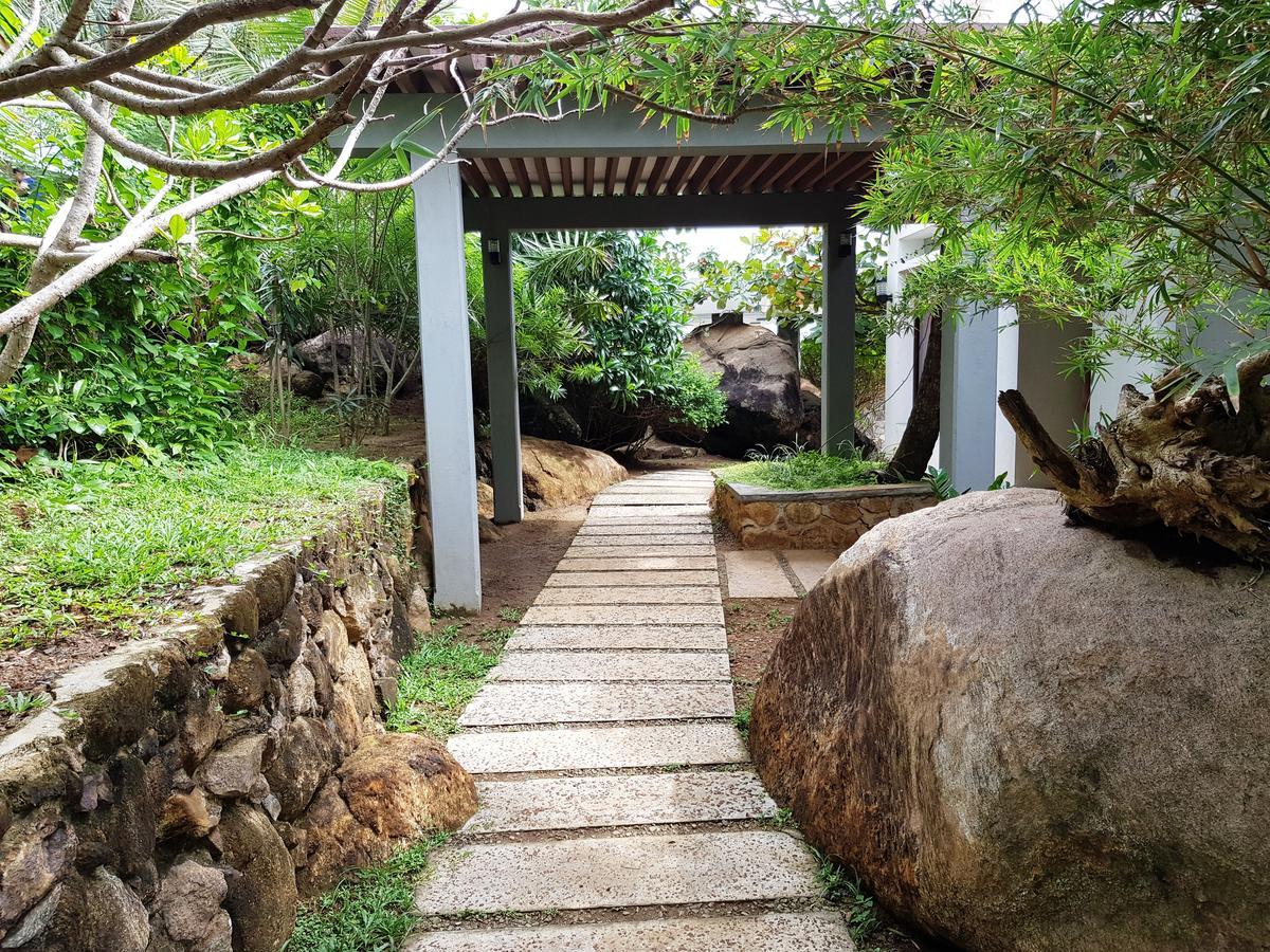 אונה ואטונה Rumassala Villas מראה חיצוני תמונה