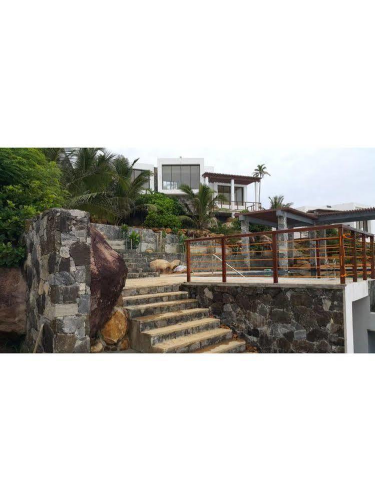 אונה ואטונה Rumassala Villas מראה חיצוני תמונה