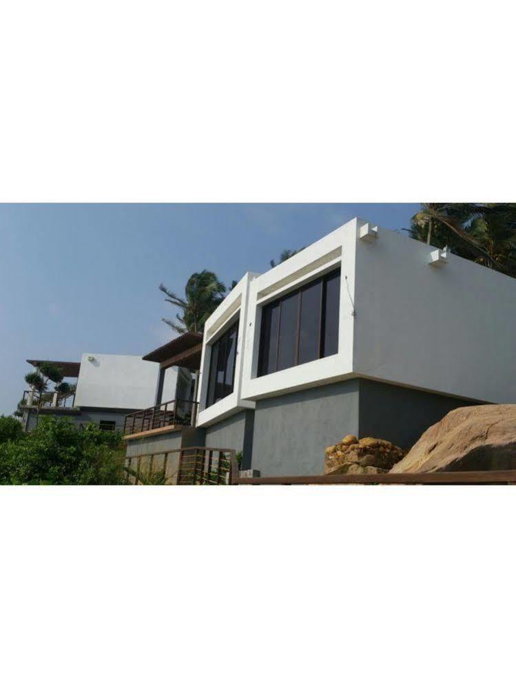 אונה ואטונה Rumassala Villas מראה חיצוני תמונה